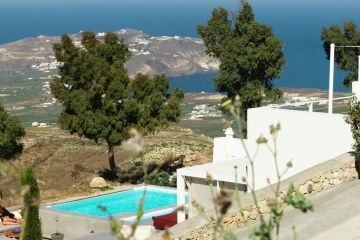 Santorini Heights ligging met zwembad en uitzicht op Santorini