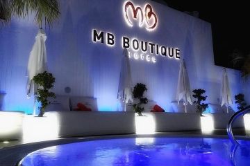 MB Boutique Hotel zwembadje by night