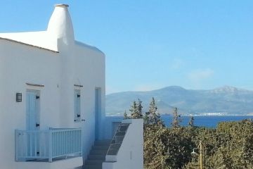 Orion Naxos zijaanzicht gebouw met zeezicht