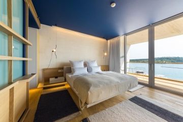 Tweepersoonskamer modern met zeezicht