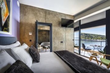 Tweepersoonskamer met terras en zeezicht