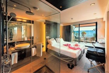 Volledig voorziene badkamers in hotel Peña Parda Bay