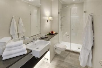Keurige badkamers in hotel Max am Meer