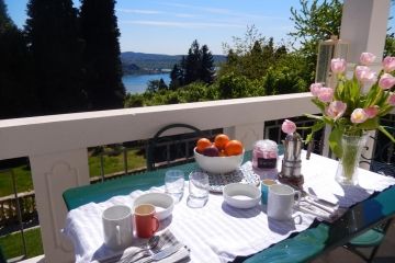 Ontbijten met uitzicht op het Lago Maggiore