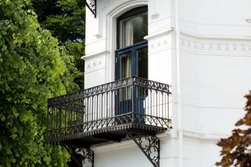 Enkele kamers beschikken over een romantisch balkonnetje