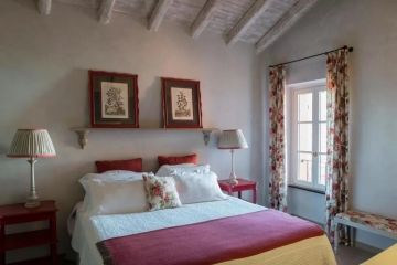De kamers van Relais del Maro zijn romantisch gedecoreerd