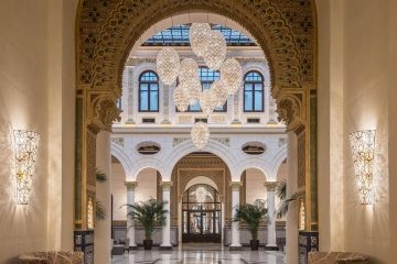 De riante lobby van Gran hotel Miramar