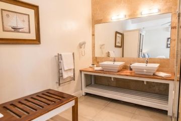 Het Ashbourne Boutique Guest House is voorzien van ruime badkamers