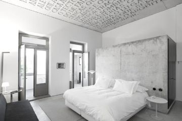 Moderne minimalistische kamers van Casa do Conto & Tipografia